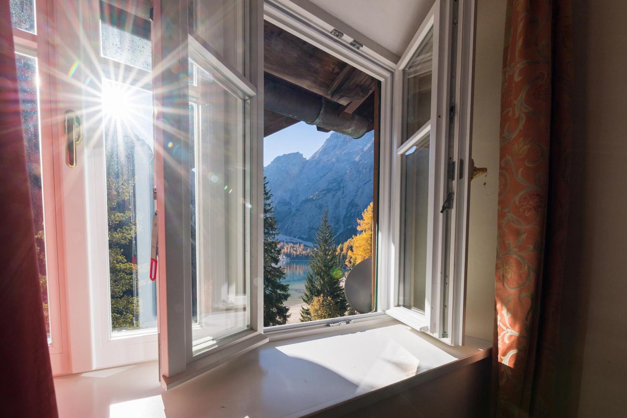 Hotel Lago di Braies Esterno foto