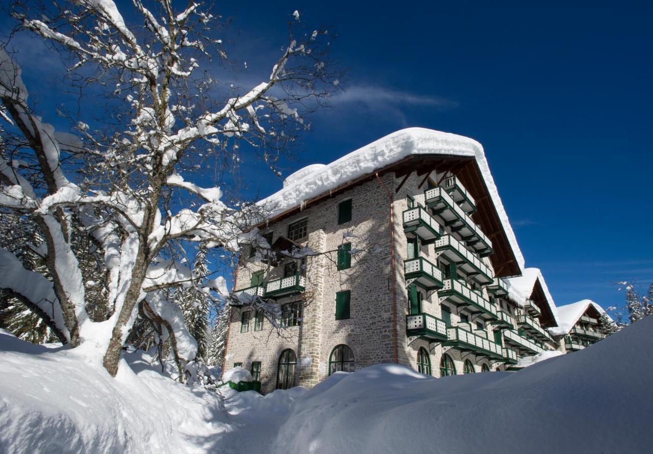 Hotel Lago di Braies Esterno foto